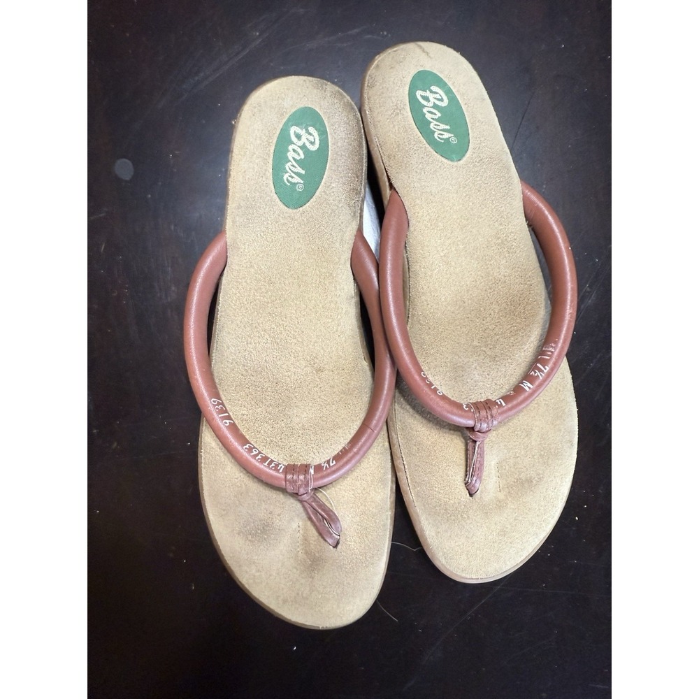 G.H. Bass Womens Strappy Flat Sandals BROWN Leather THONGS 7.5